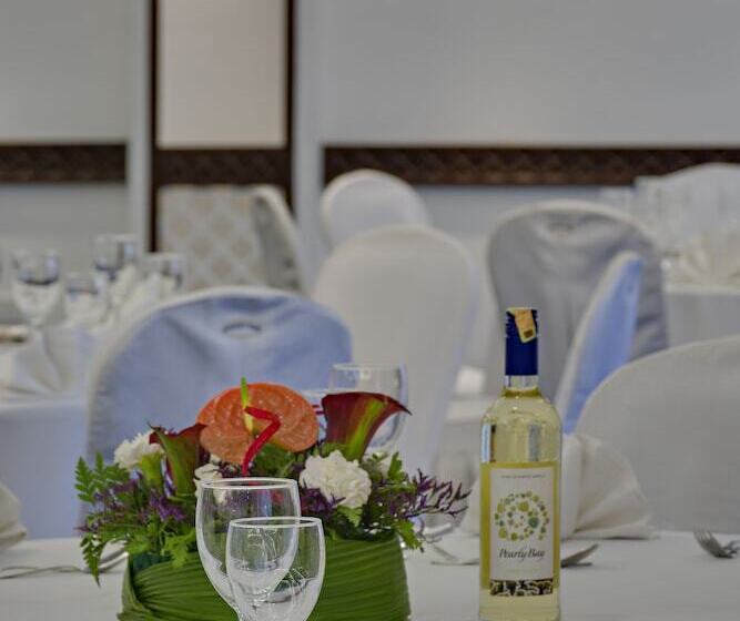 Hotell The Heron By Sarovar Portico India