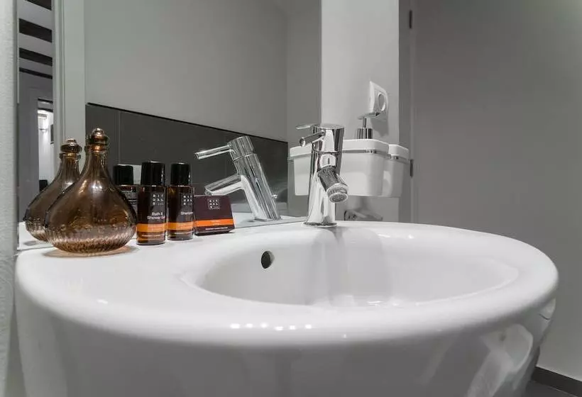 Richmond Apartments By Hoom