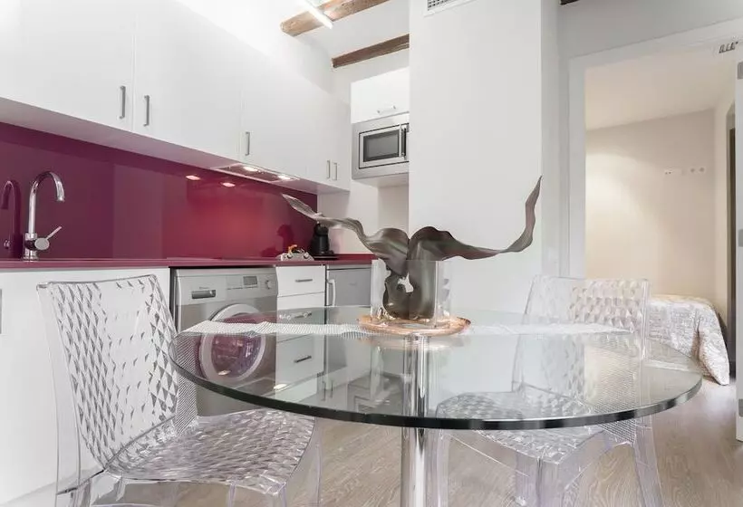 Richmond Apartments By Hoom