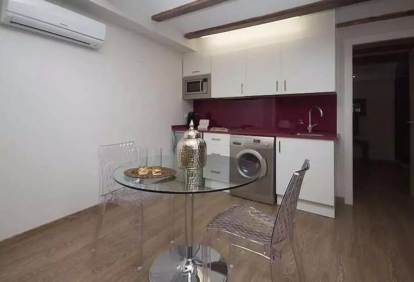 Richmond Apartments By Hoom