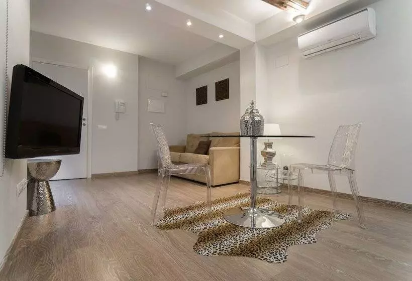 Richmond Apartments By Hoom