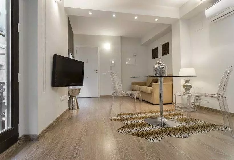 Richmond Apartments By Hoom