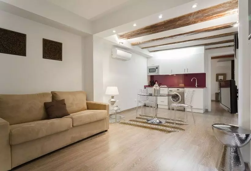 Richmond Apartments By Hoom