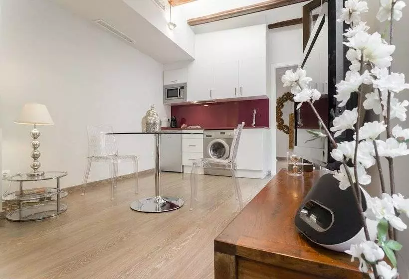 Richmond Apartments By Hoom