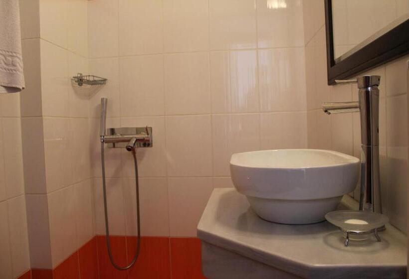 فندق Aposperides