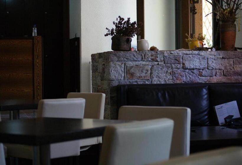 فندق Aposperides