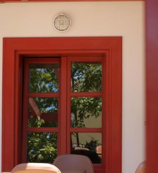 فندق Aposperides