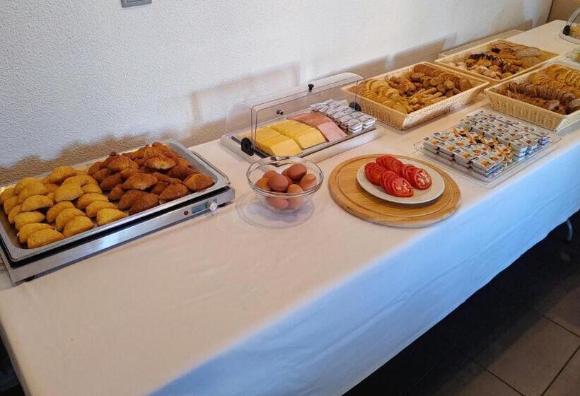 فندق Aposperides