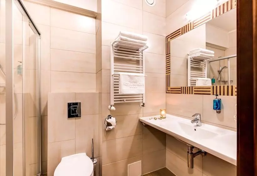 호텔 Aurora Family & Spa