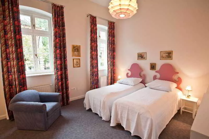 Отель Crystal Suites South Bank