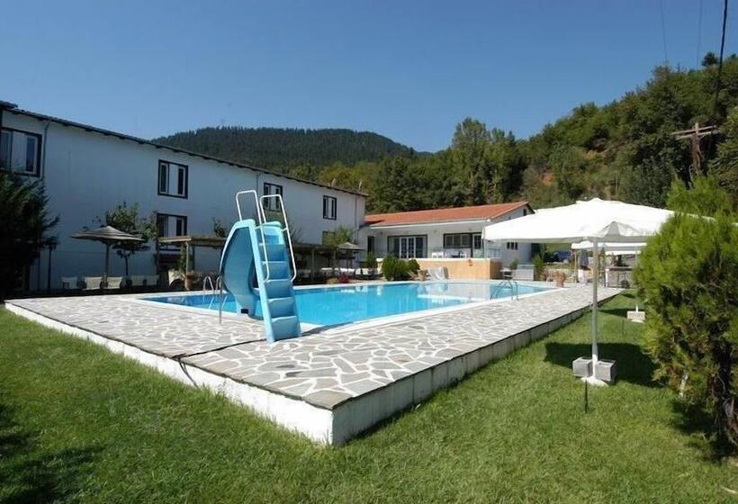 בית מלון כפרי Dryas