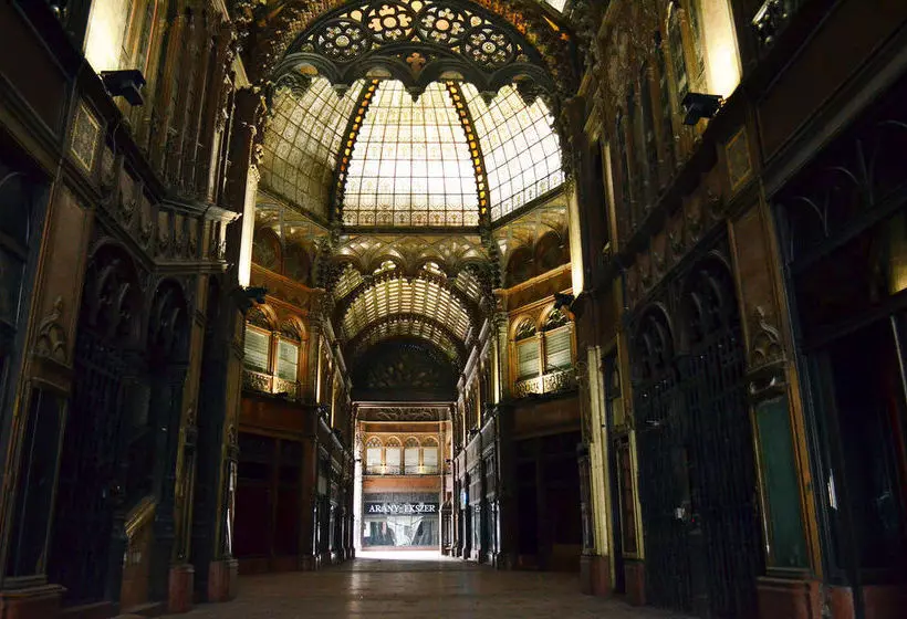 Hotell Ferenciek Square Apartments