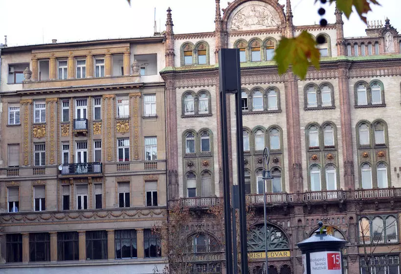 Hotell Ferenciek Square Apartments