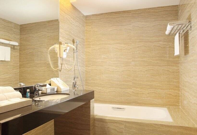 فندق Four Points By Sheraton Medan