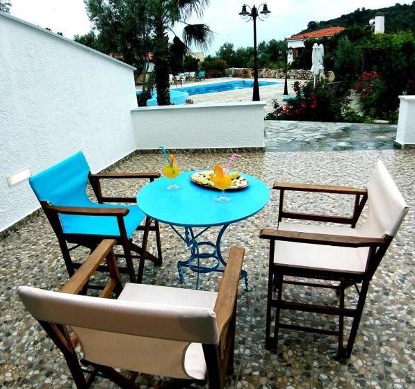 ホテル Limnionas Bay Village