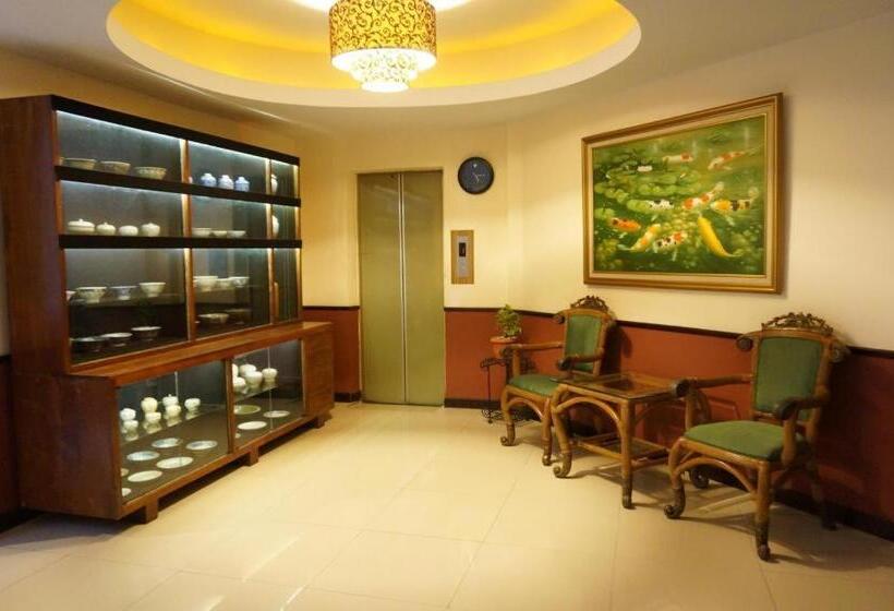 בית מלון כפרי Losari Beach