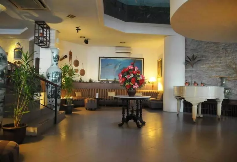 בית מלון כפרי Losari Beach