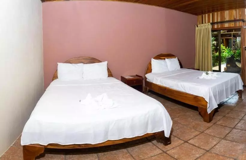 Отель Poshtel Arenal