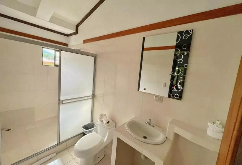 Отель Poshtel Arenal