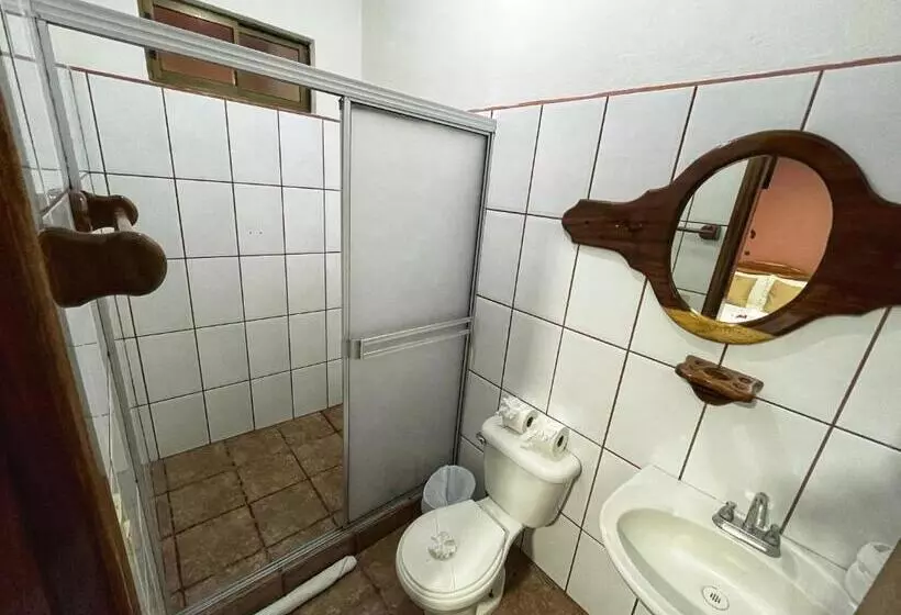 Отель Poshtel Arenal