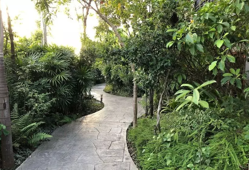 Отель Taman Resort