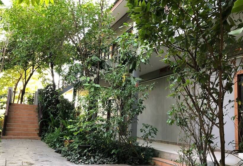 בית מלון כפרי Taman Resort