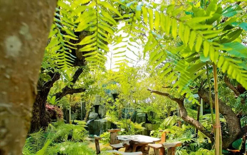 Отель Taman Resort