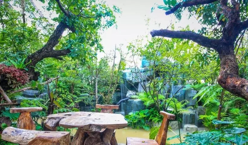 Отель Taman Resort