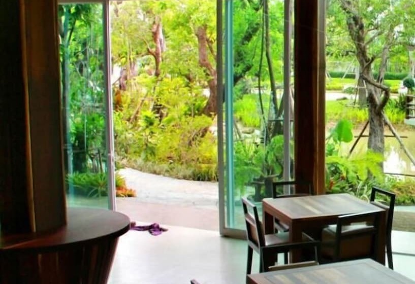 בית מלון כפרי Taman Resort