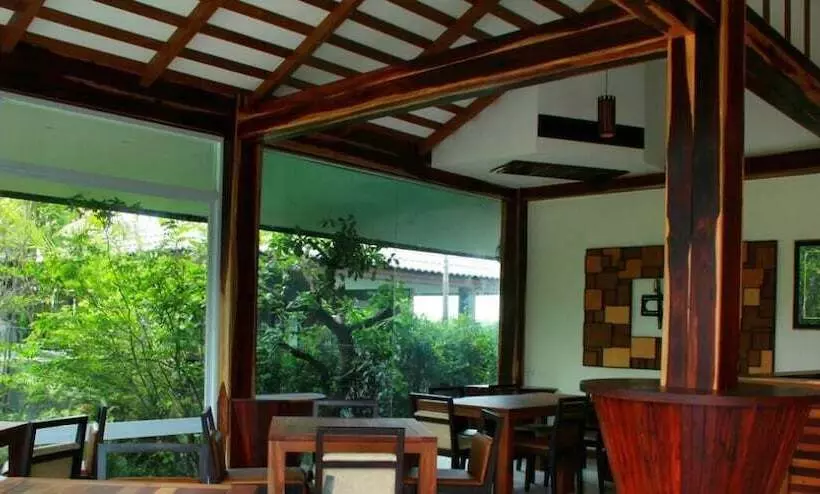 Отель Taman Resort