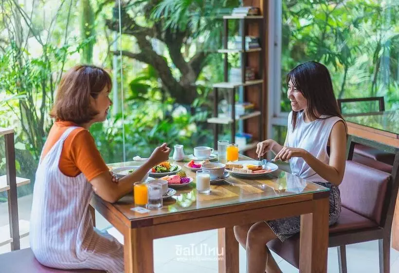 Отель Taman Resort