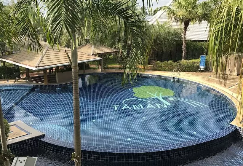 Отель Taman Resort