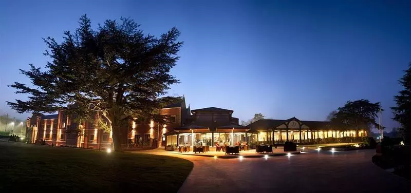 Hotelli The Mere Golf Resort & Spa