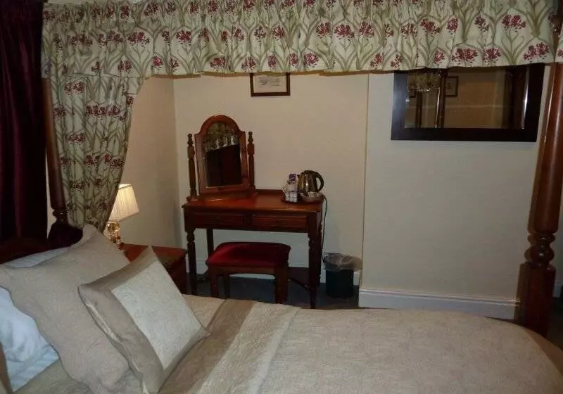 Отель Blacksmiths Arms Inn