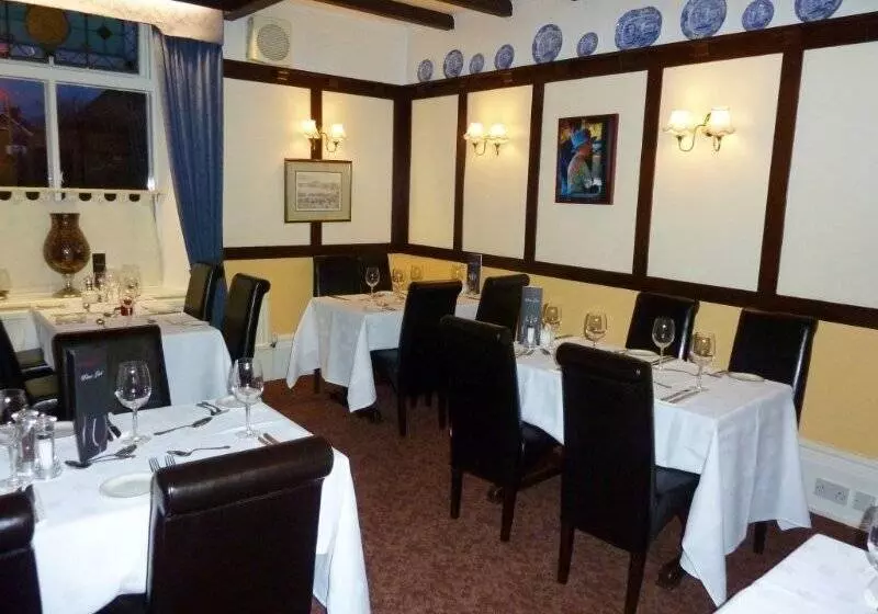 Отель Blacksmiths Arms Inn