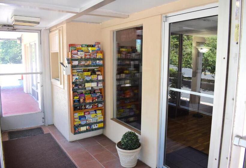 בית מלון כפרי Red Roof Inn Stroudsburg