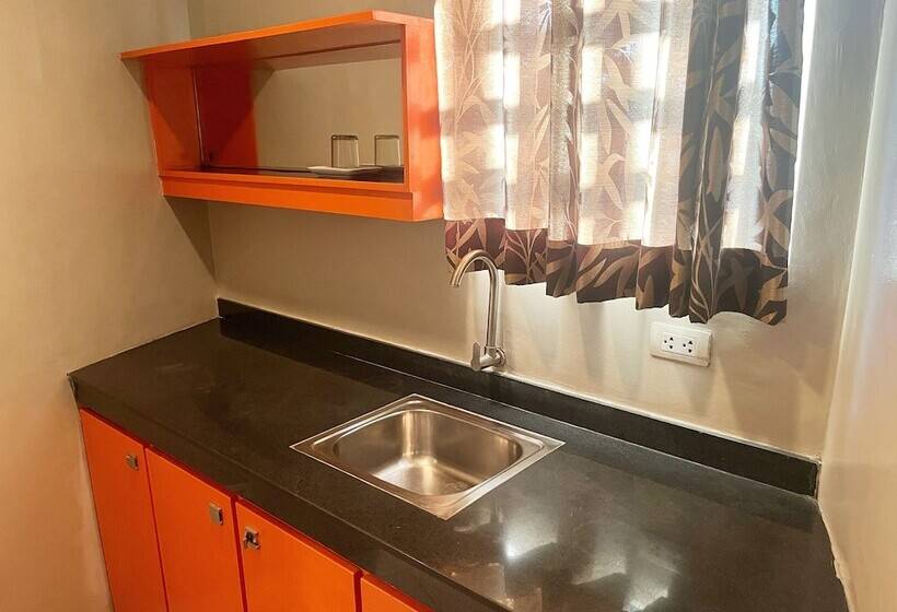 בית מלון כפרי Cinfandel Suites