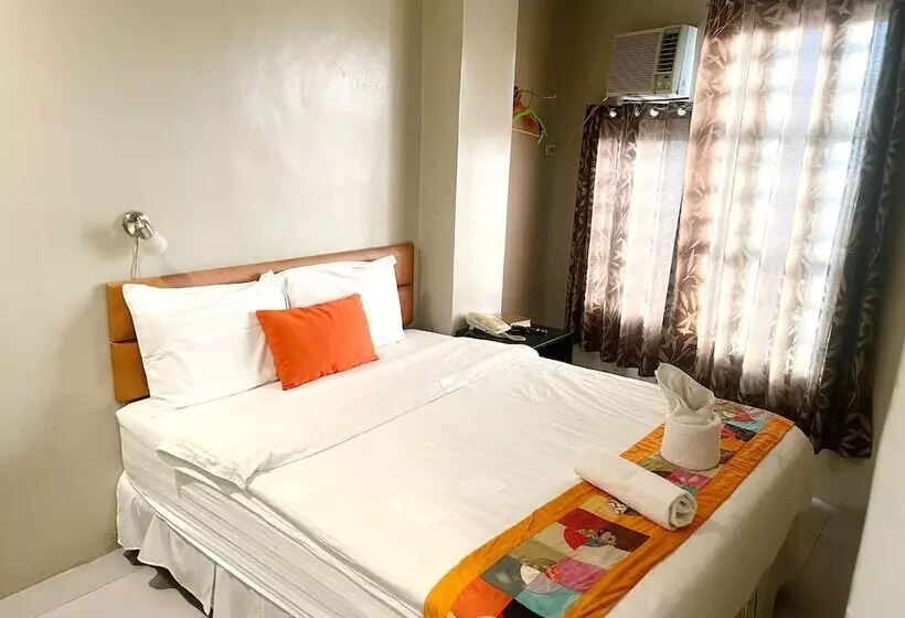 ホテル Cinfandel Suites