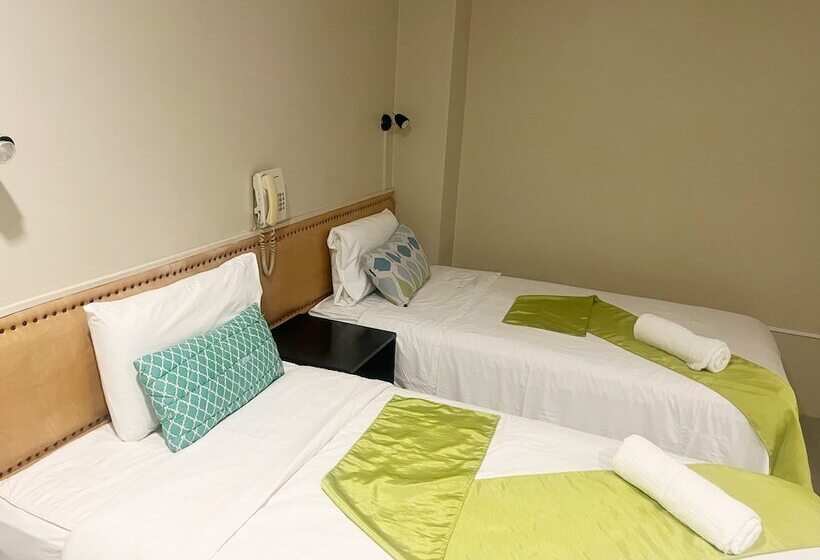 בית מלון כפרי Cinfandel Suites