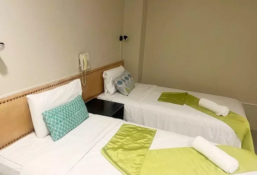 ホテル Cinfandel Suites