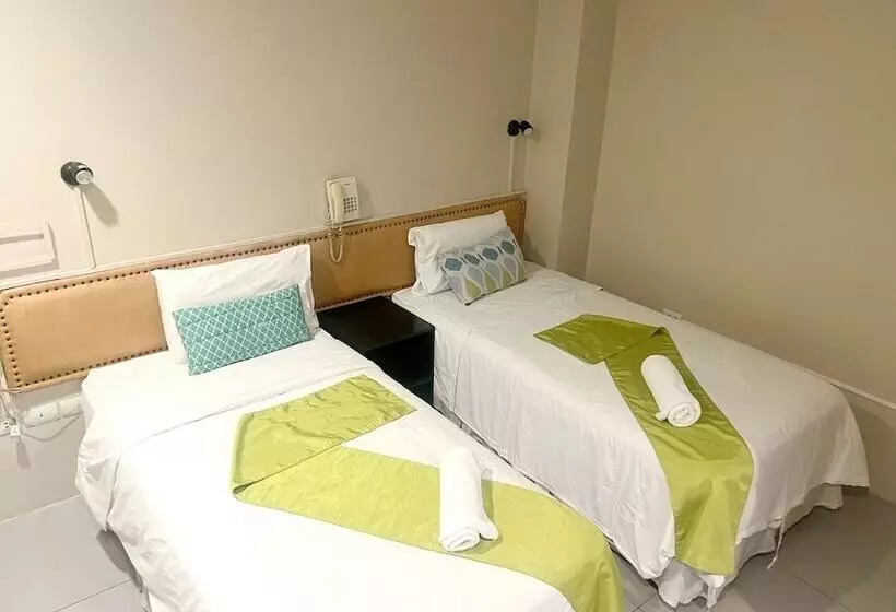 ホテル Cinfandel Suites