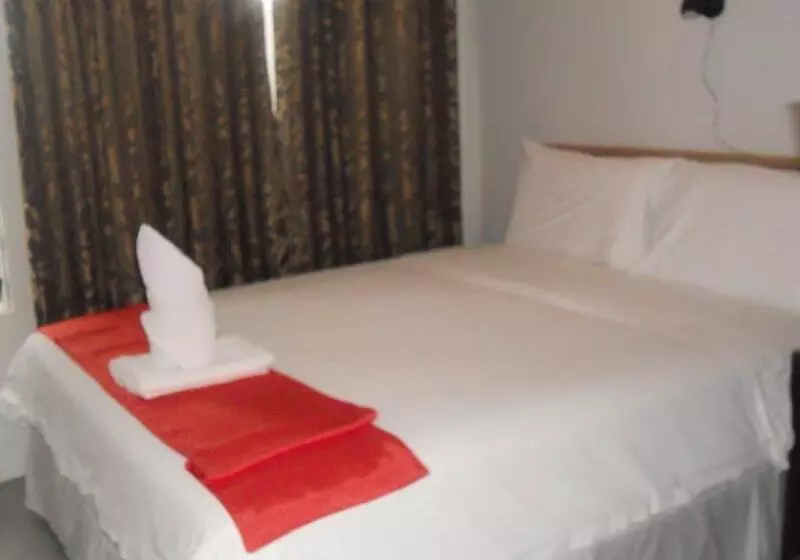 ホテル Cinfandel Suites