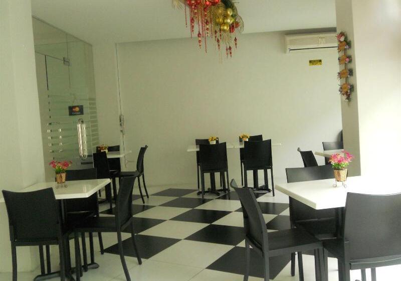 בית מלון כפרי Cinfandel Suites