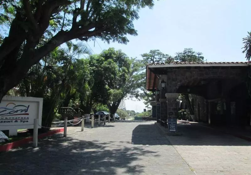 Отель Coral Cuernavaca Resort & Spa