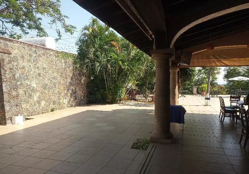 Отель Coral Cuernavaca Resort & Spa