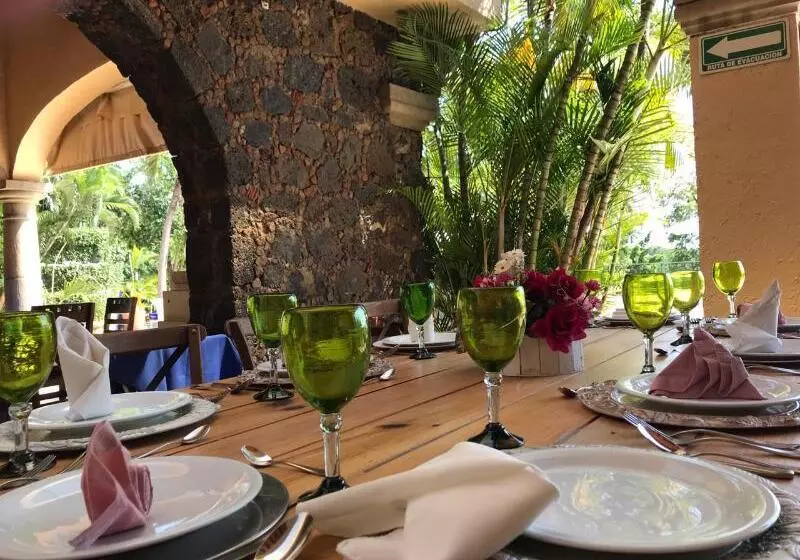 Отель Coral Cuernavaca Resort & Spa