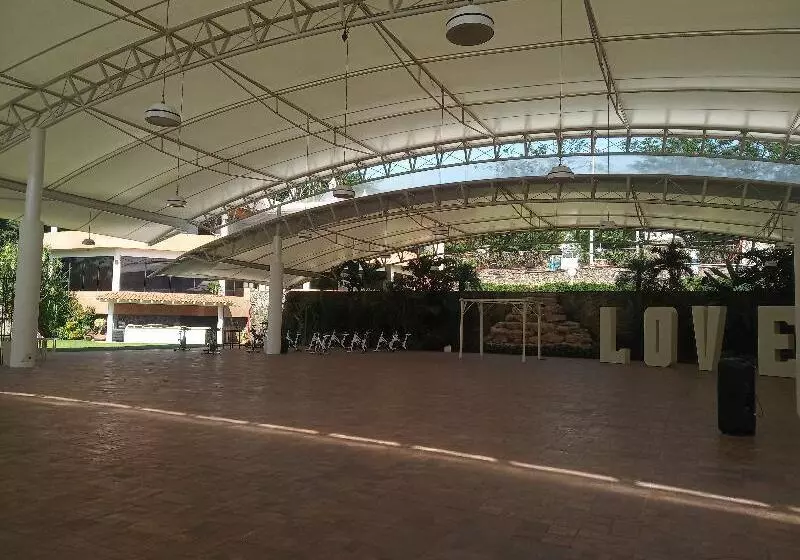 Отель Coral Cuernavaca Resort & Spa