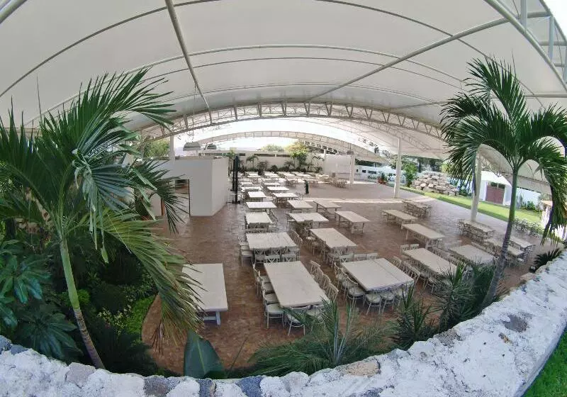 Отель Coral Cuernavaca Resort & Spa