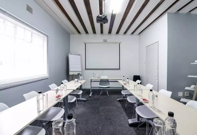 هتل George Lodge International