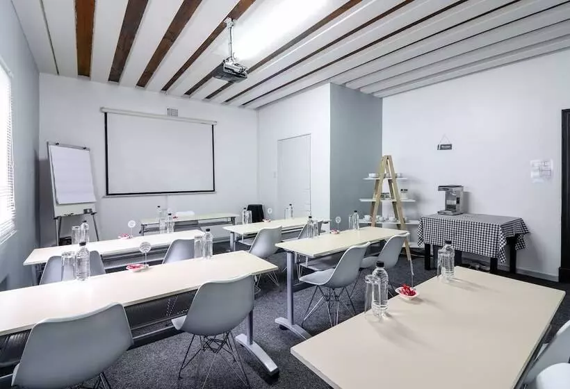 هتل George Lodge International